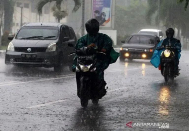 Di Tengah Maraknya Aksi Demonstrasi, Ada 2 RT dan 6 Jalan Jakarta yang Kebanjiran