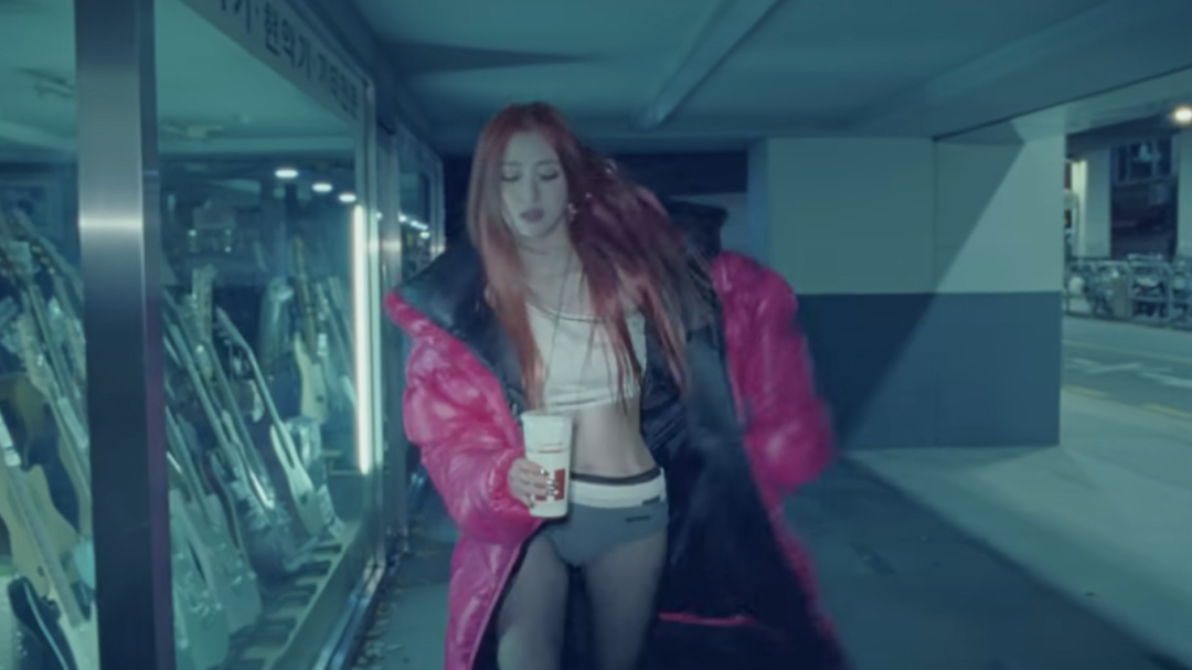 'Good Bones' Tandai Comeback LE SSERAFIM, Chaewon dan Yun-jin Usung Pantless Style