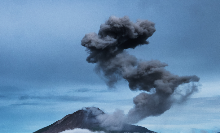 Sehari Tiga Kali Erupsi, Gunung Marapi Berstatus Waspada 