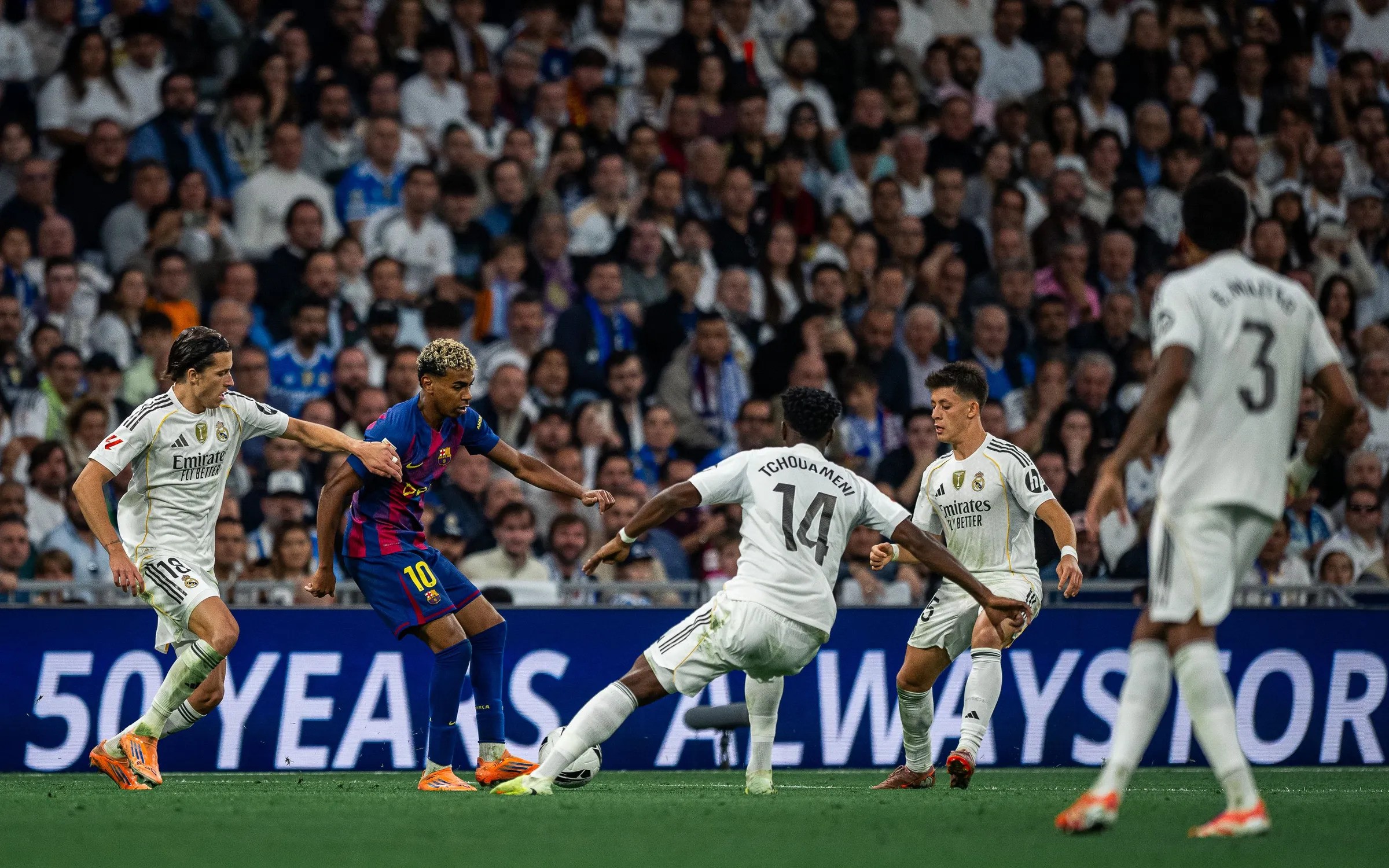 Real Madrid vs Barcelona: Laga Penuh Drama Berakhir 2-1, Pedri Dapat Kartu Merah Konyol