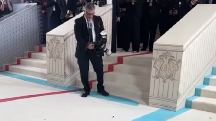 Kecoa Ikut Beraksi di Karpet Merah MET Gala