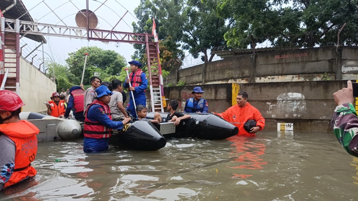 Pagi ini 4 RT dan 6 Ruas Jalan Jakarta Masih Banjir, Puluhan Warga Mengungsi