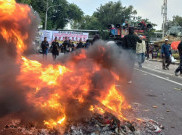 Dua Massa Aksi Demonstrasi Pemilu 2024 Ricuh di Patung Kuda 