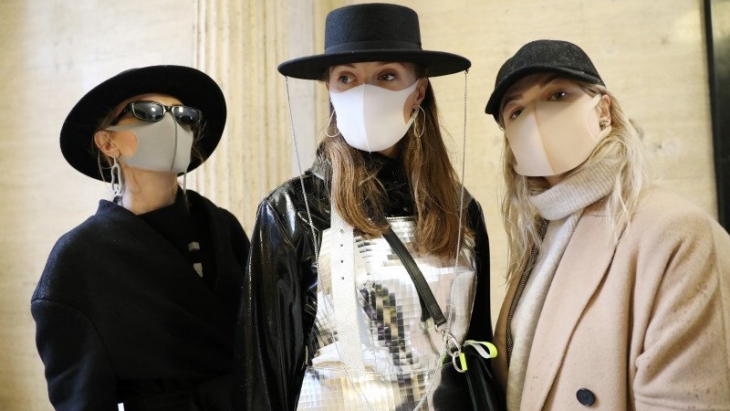 Masker, Aksesoris Wajib di  London Fashion Week 2020