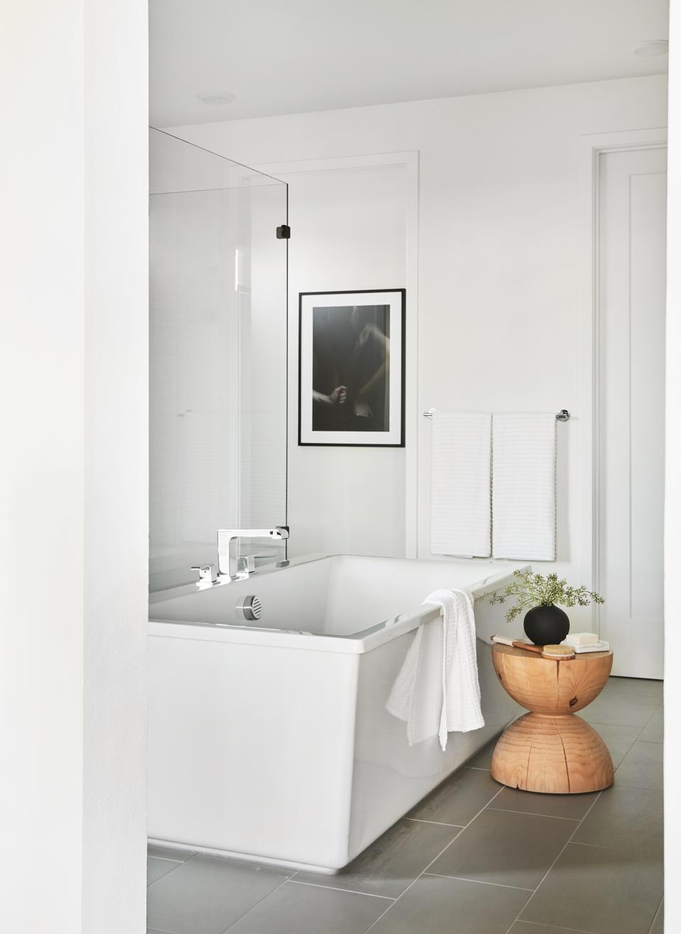 Kamar mandi menjadi salah satu ruangan yang sangat penting di dalam rumah. (Foto Forbes