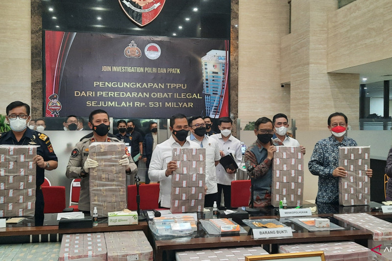 Ekspose pengungkapan kasus tindak pidana pencucian uang (TPPU) dihadiri Menko Polhukam Mahfud MD, Ketua PPATK Dian Ediana Rea, Kabareskrim Polri Komjen Pol Agus Andrianto, Karopenmas Divisi Humas Polri Brigjen Pol Rusdi Hartono, Kamis (16/9/2021). ANTARA/Laily Rahmawaty