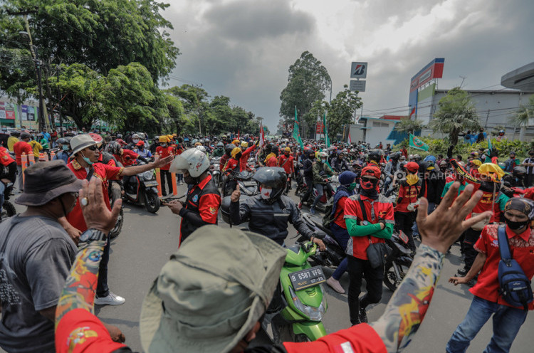 Oposisi Jalanan yang Dimobolisir Parpol Diduga Berada Dibalik Ricuhnya Demo Tolak UU Ciptaker