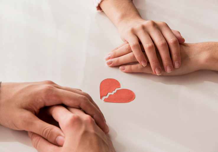 Grup Penyuka Hubungan Sedarah Viral, Apa Itu Inses? 
