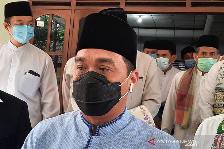 Wakil Gubernur DKI Jakarta Ahmad Riza Patria, silaturahmi ke Pondok Pesantran Darunnajah, Ulujami, mengecek kesiapan pembukaan sekolah tatap muka, Jumat (20/11/2020). ANTARA/Laily Rahmawaty/pri.