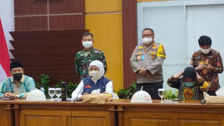   Gubernur Khofifah Bersama Risma dan Dua Bupati di Jatim Sepakat Berlakukan PSBB