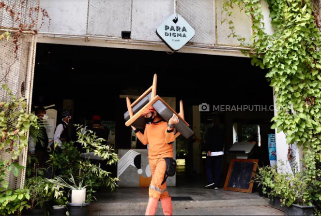 Pemkot Jakpus Tertibkan Cafe di Kantor DPD Golkar