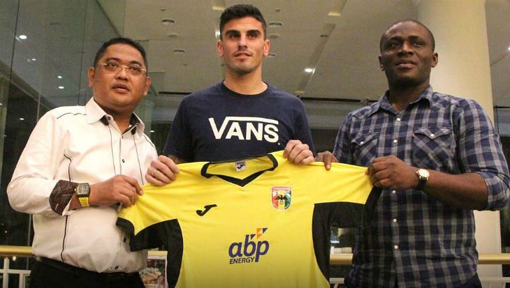 Video Penyerang Anyar Mitra Kukar Saat Bobol Gawang Barcelona