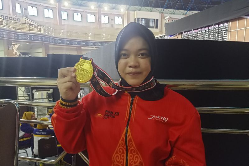 Lifter Jawa Tengah Diah Ayu Pecahkan Rekor