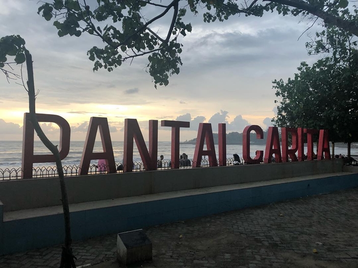 Pantai Carita. instagram.com/gnsska)