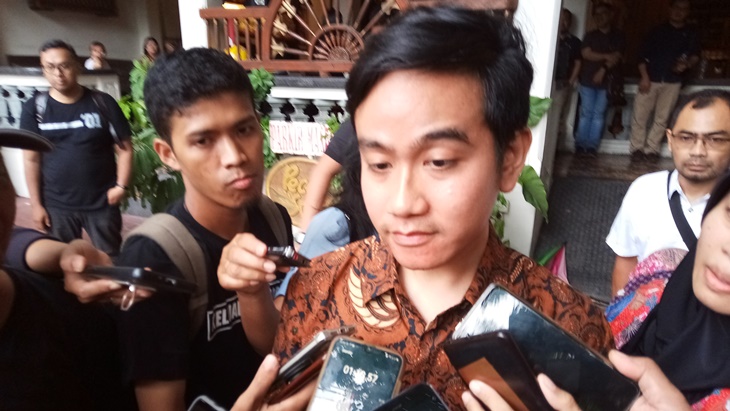 Gibran mengaku mendapat banyak ilmu dari Risma yang juga wali kota Surabaya tersebut