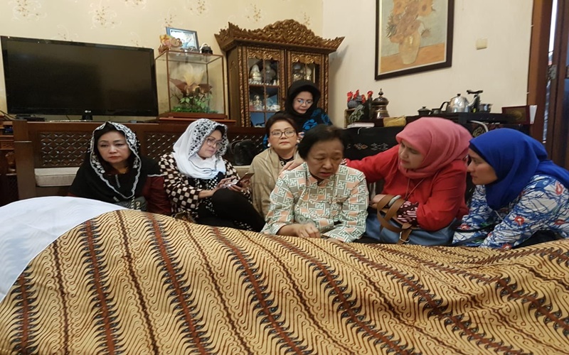 Suasana duka di kediaman almarhum Nazaruddin Kiemas