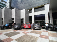 PT MMKSI Donasikan Mitsubishi Xpander dan Triton ke Lima SMK