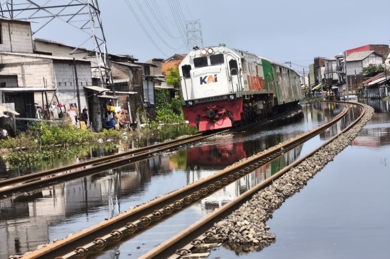 Banjir di Jawa Tengah, Kecepatan Kereta Api Dibatasi Hanya 20 Kilometer Per Jam