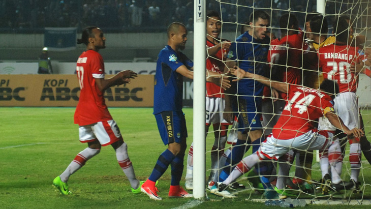 Pelatih Persija Desak PSSI Tegas terhadap Bobotoh