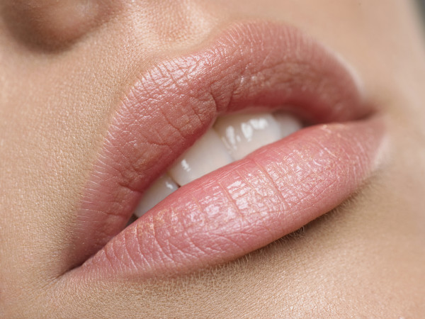 Lipstik warna krem (Foto: Boldsky)