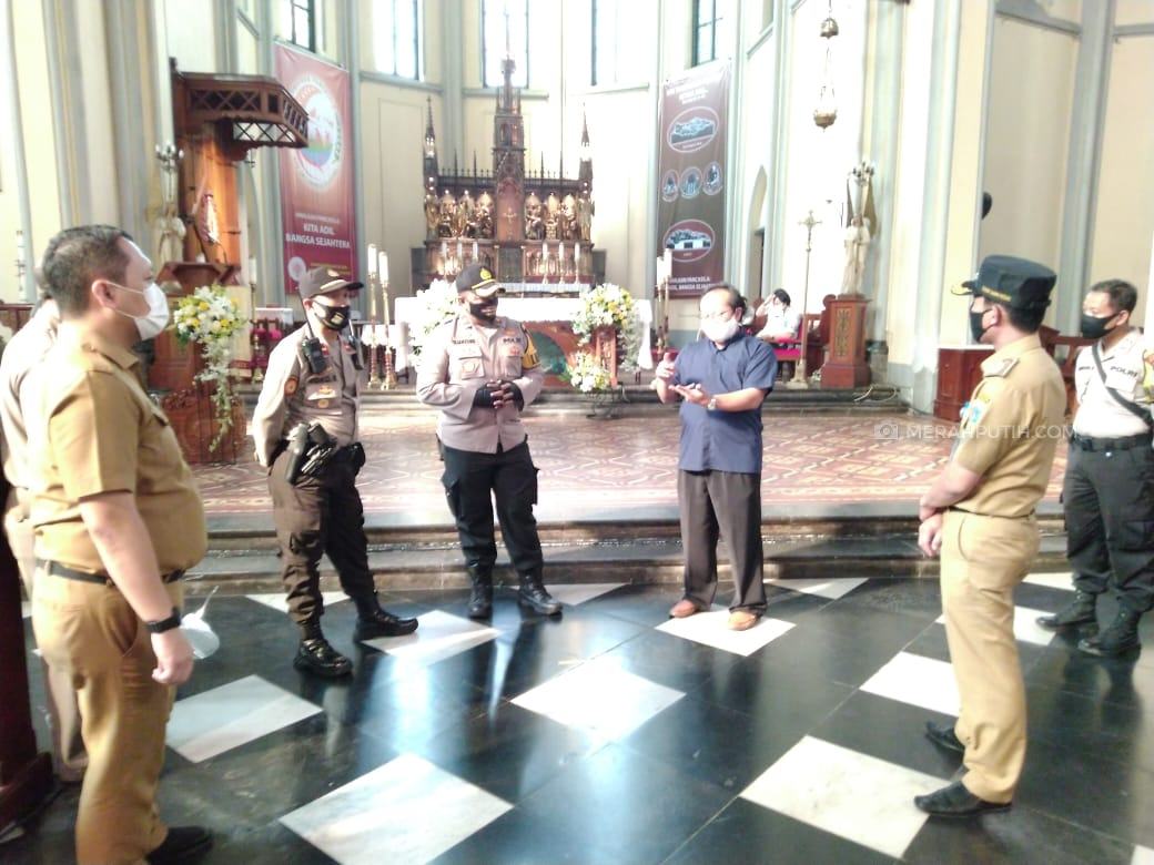 Pengamanan Misa Natal di Katedral Libatkan Brimob dan Penjinak Bom