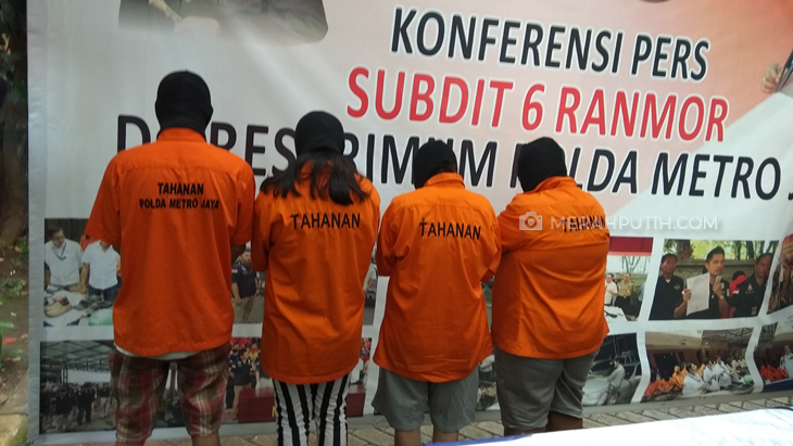 Kempat muncikari di Apartemen Kalibata City saat konferensi pers. (MP/Bartolomeus Papu)