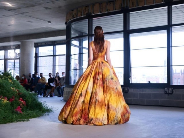 New York Fashion Week 2022 Digelar Luring dengan Protokol Kesehatan Ketat