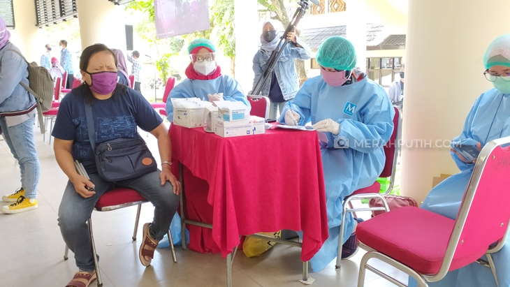    Kegiatan vaksinasi di Pemkab Sleman, Yogyakarta. (Foto: MP/Teresa Ika)