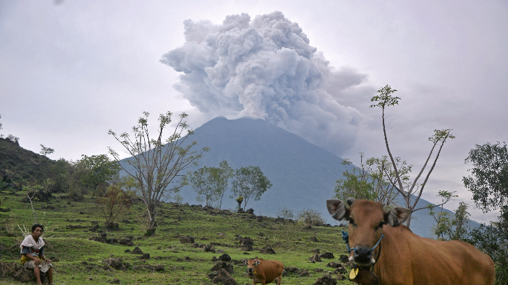 Presiden Imbau Masyarakat Sekitar Gunung Agung Segera Mengungsi