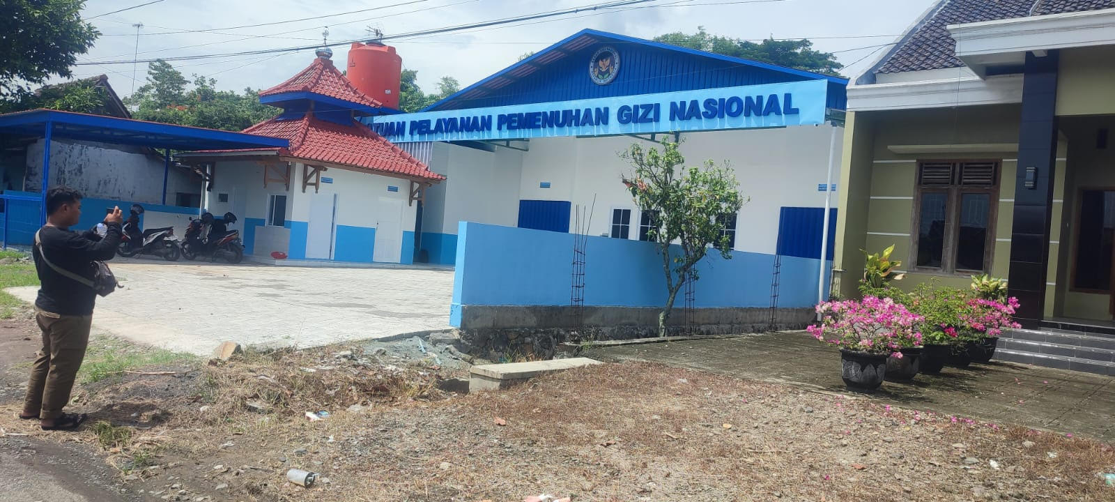 Dapur MBG Sragen Berdiri di Samping Kandang Babi, Warga Resah