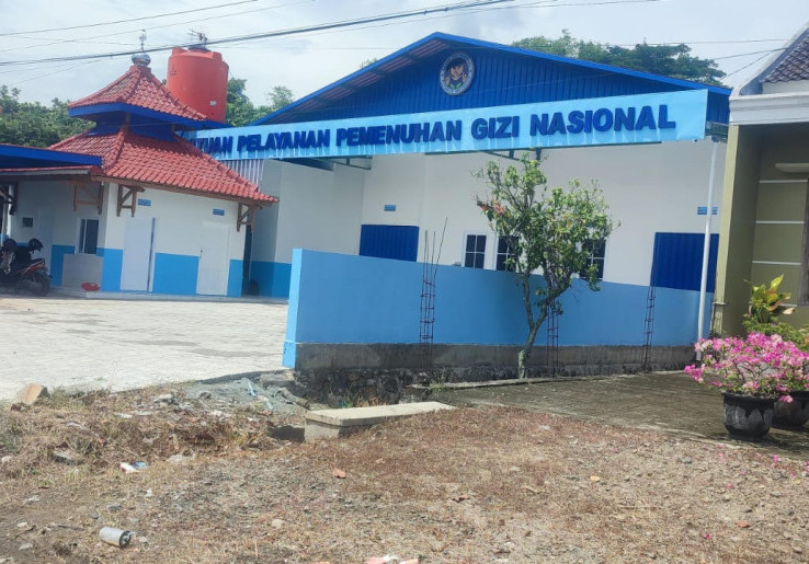 Dapur MBG Sragen Berdiri di Samping Kandang Babi, Warga Resah