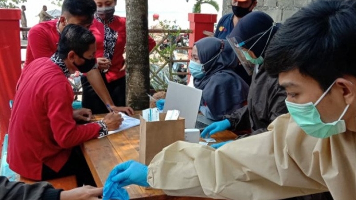 Tes Cepat COVID-19 di Lokasi Wisata Jabar, Ratusan Orang Reaktif