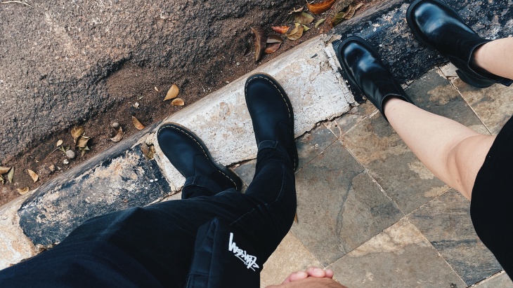 Dapatkan Looks ala Aesthetic Grunge dengan 3 Item Fesyen Ini 