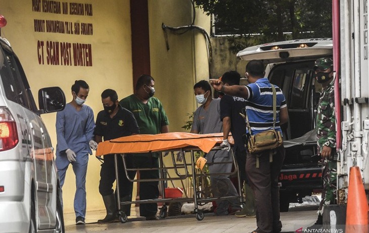 Posko CT Scan Post Mortem kecelakaan pesawat Sriwijaya Air SJ 182, RS Polri Kramat Jati, Jakarta, Minggu (10/1/2021). ANTARA FOTO/Muhammad Adimaja/aww.