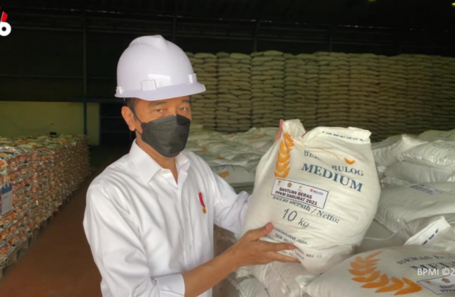 Jokowi Tegaskan Stok Beras Nasional Cukup