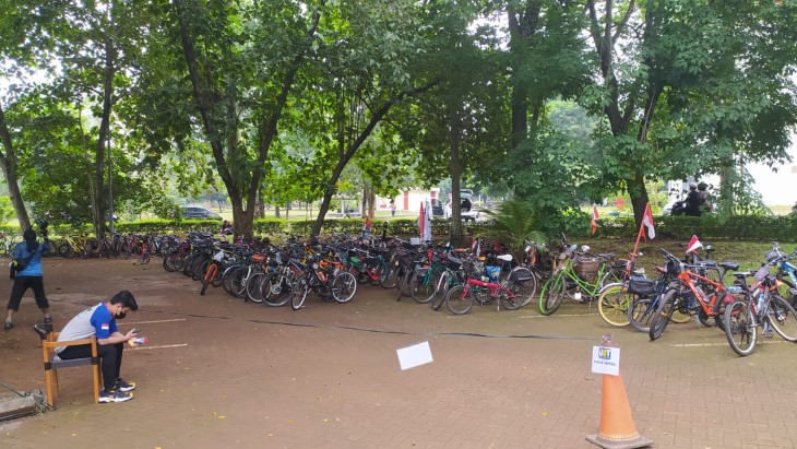 parkiran sepeda ui