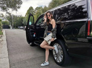 Outfit Liburan ke California Ala Nia Ramadhani Saat Musim Panas