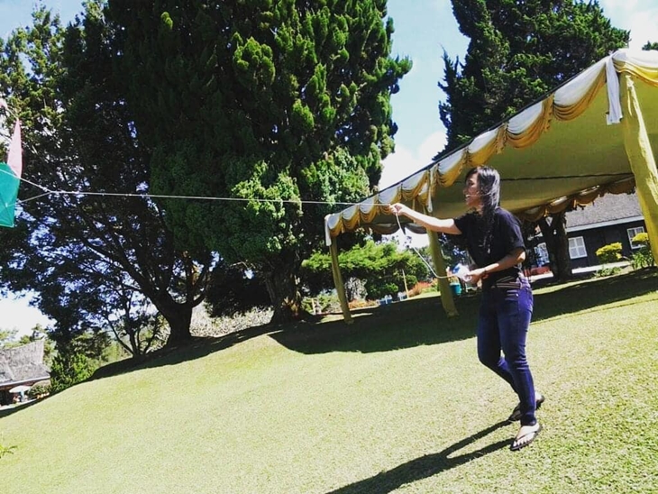 Bermain layang-layang. (Foto: instagram.com/ferina_indria)