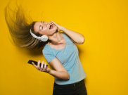Ini Bedanya Cara Membersihkan Headphone dan Earphone