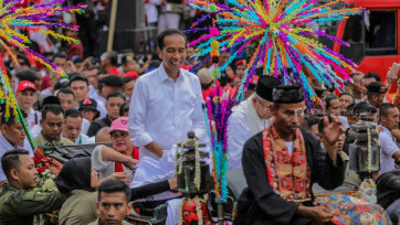 Jokowi-Ma'ruf Mengikuti Pawai Karnaval Bersatu di Kota Tangerang
