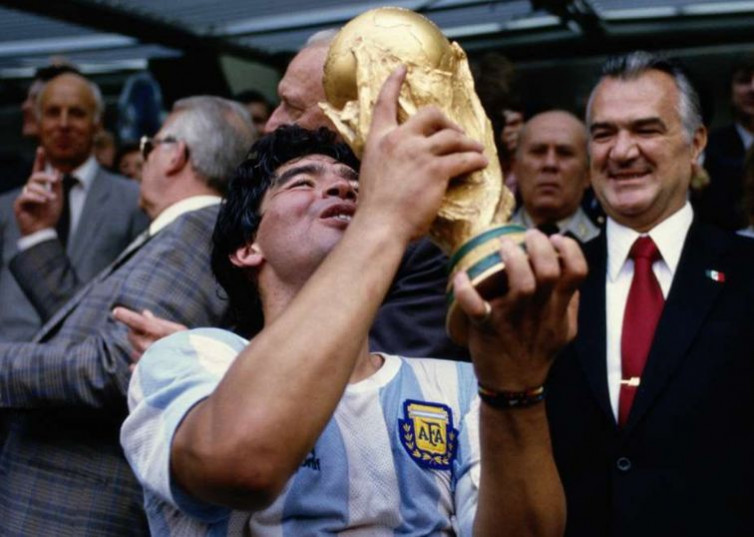 Tarian Balet di Gol Terbaik Abad 20, Pembuktian Maradona si 'Bajingan Jenius'