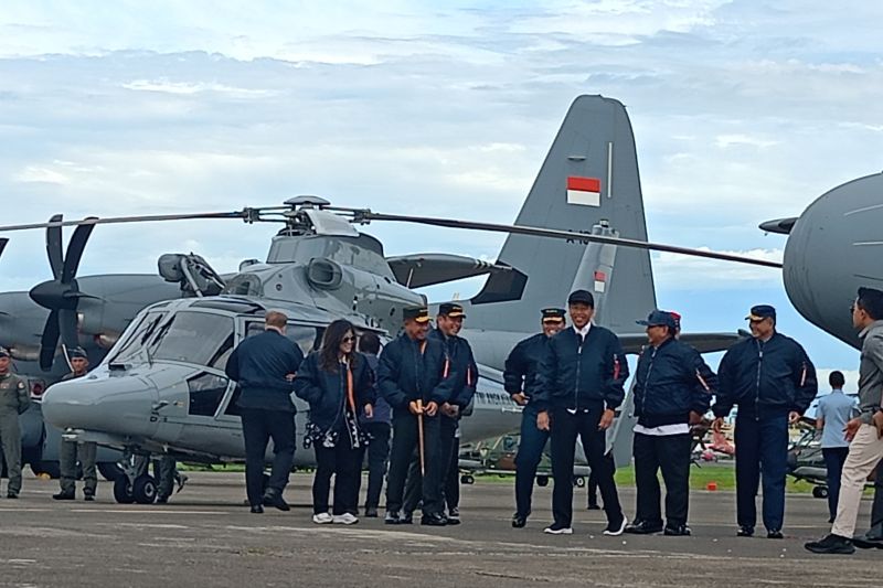 Penyerahan simbolis Pesawat C-130J-30 Super Hercules di Lanud Halim Perdanakusuma, Jakarta, Rabu (24/1