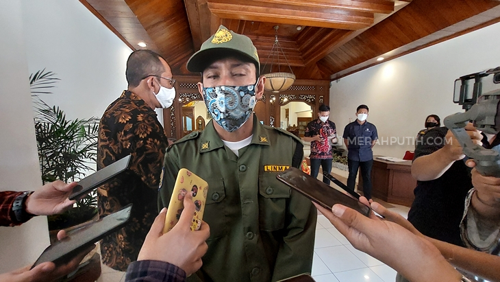 Heboh Warga Barter Sepatu dengan Susu Formula, Gibran Berikan Pekerjaan sebagai Linmas