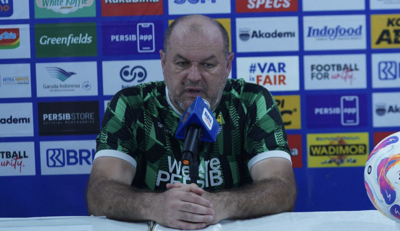 Bojan Hodak Menantikan Performa Terbaik Persib dalam Duel Papan Atas Melawan Borneo FC