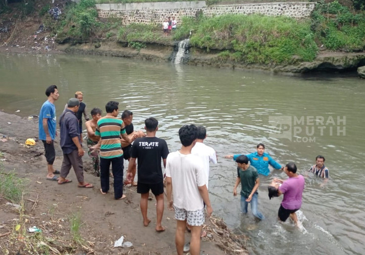 Terpeleset Main di Sungai, 2 Bocah Tewas Tenggelam
