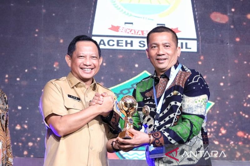 Selain Bupati, KPK Amankan Puluhan Pejabat Pemkab Meranti