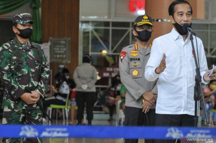 Jokowi Turunkan Lebih Banyak Tentara dan Polisi di Jawa Timur