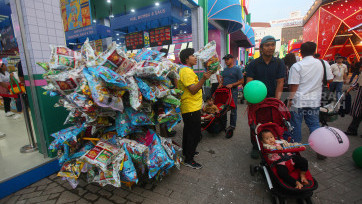 Antusias Warga Kunjungi Jakarta Fair 2025 di JIExpo Kemayoran 