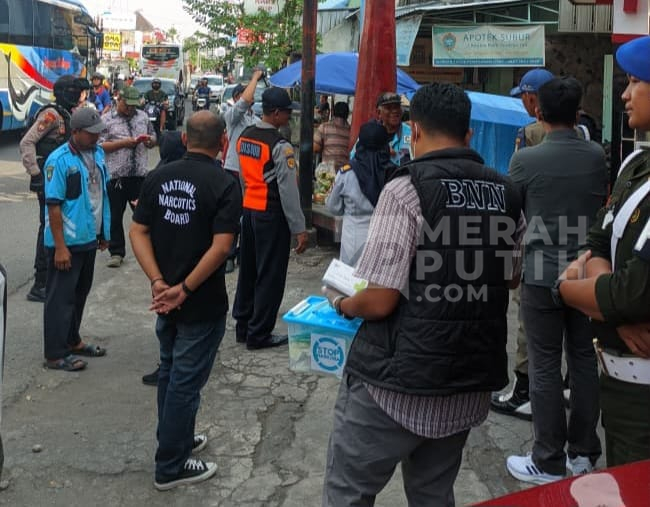 BNN Solo Tes Urine Belasan Jukir, Satu Orang Terbukti Positif