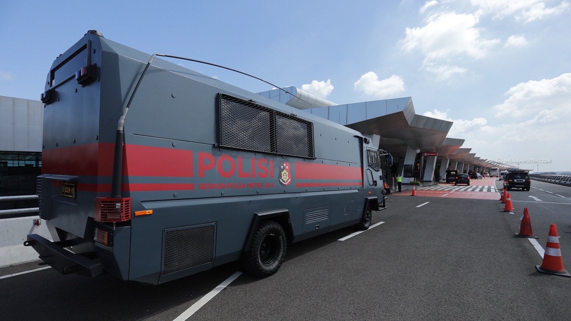 Lihat Nih! Habib Rizieq Diisukan Pulang, Kendaraan Taktis Resmob Disiagakan di Soetta